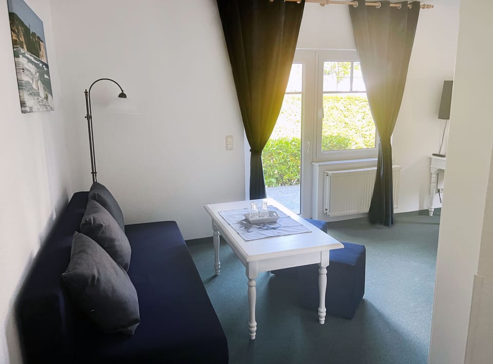 Grand Double Room, Patio | Soundproofing, free WiFi, bed sheets