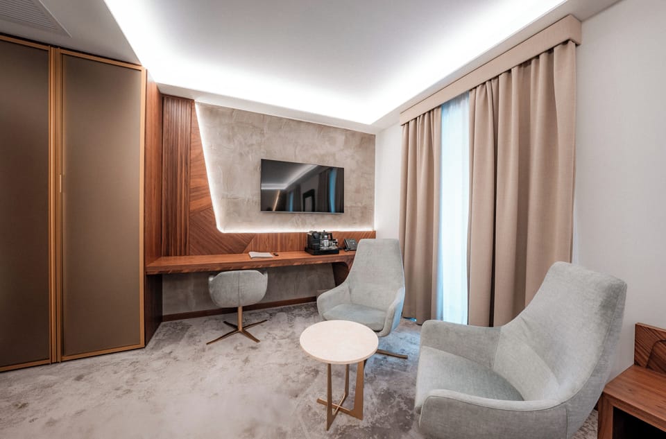 Deluxe Via Veneto | Living area | 55-inch Smart TV with satellite channels, TV, Netflix