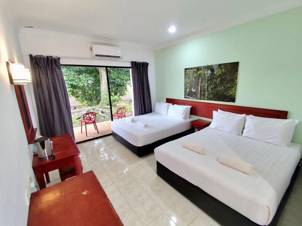 Deluxe Quadruple Room, 2 Queen Beds, Garden View