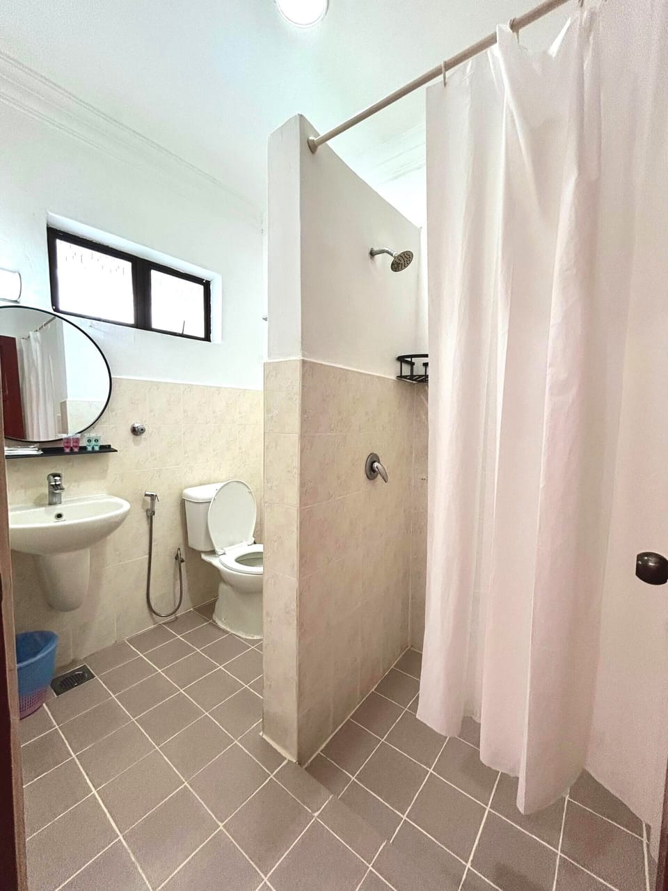Shower, towels