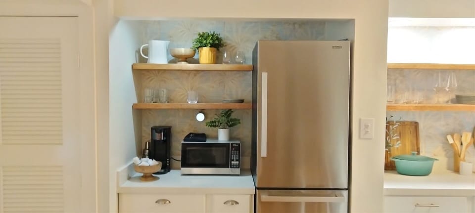 Coffee bar and beverage center with ice maker and Kuerig coffees