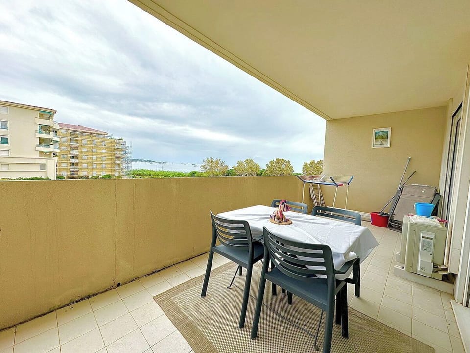 Balcony image 1