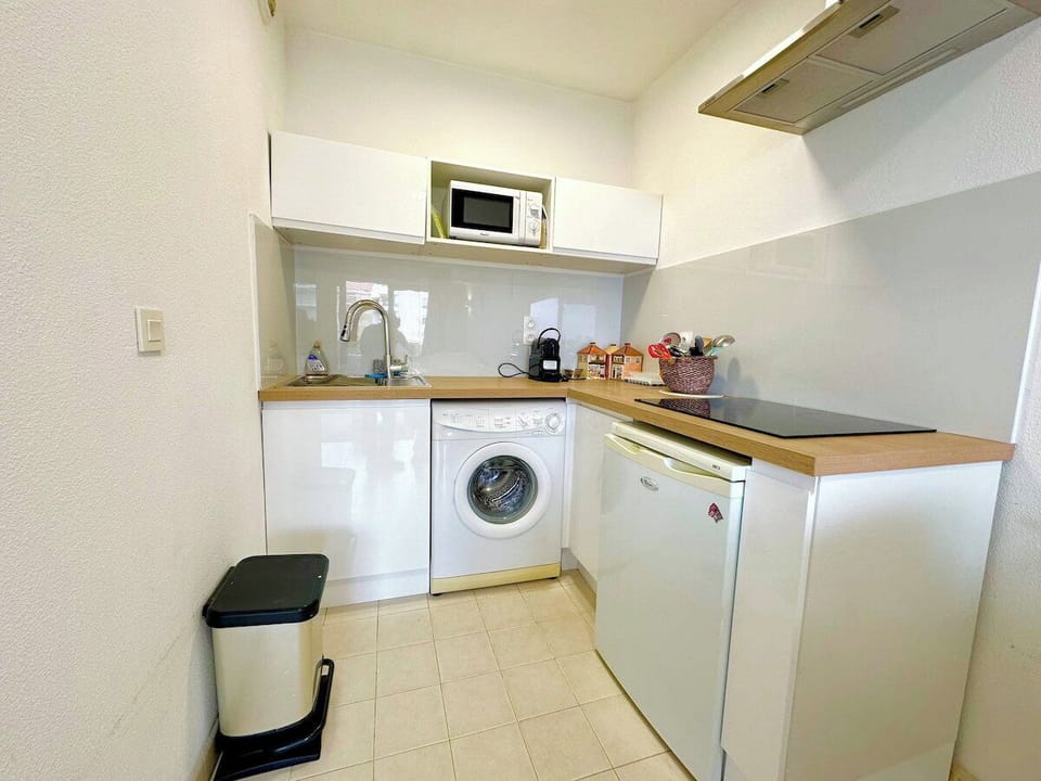 Full kitchen image 1