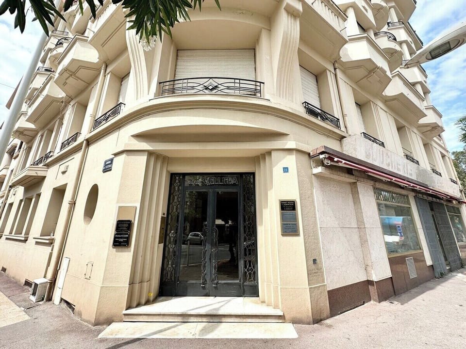 Exterior 1 image 2