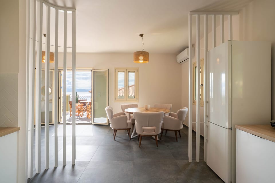 Villa, 5 Bedrooms, Balcony, Garden View | Dining room
