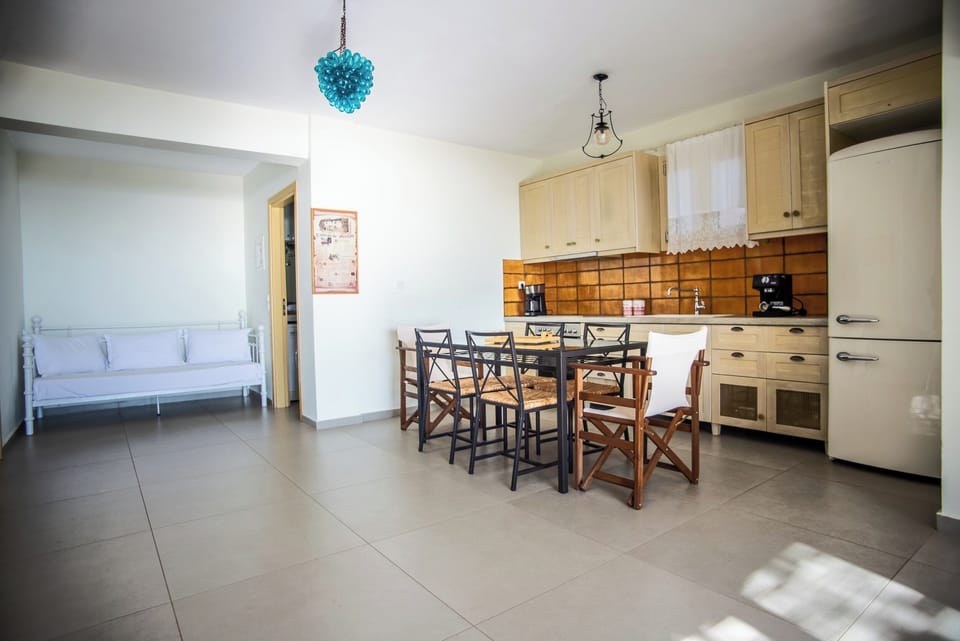 Villa, 5 Bedrooms, Balcony, Garden View | Dining room