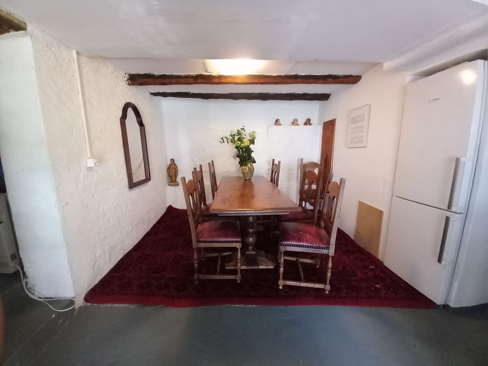 Shared Dormitory, 1 Bedroom, Garden View | Dining room