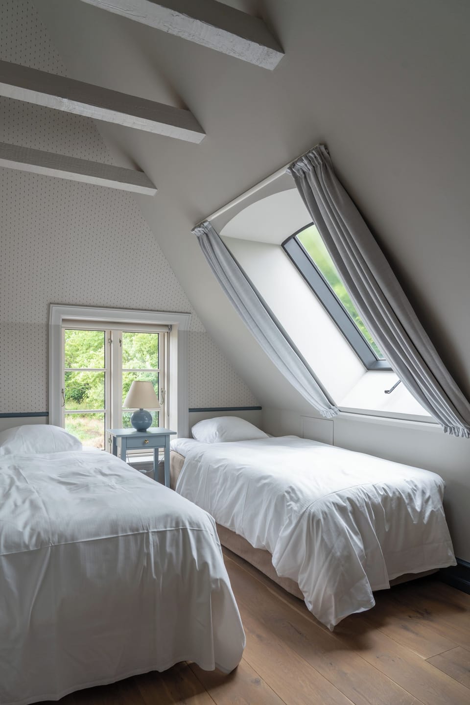 Hypo-allergenic bedding, iron/ironing board, free WiFi