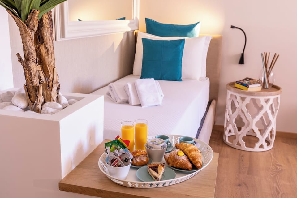 Superior Room | 1 bedroom, minibar, in-room safe, desk