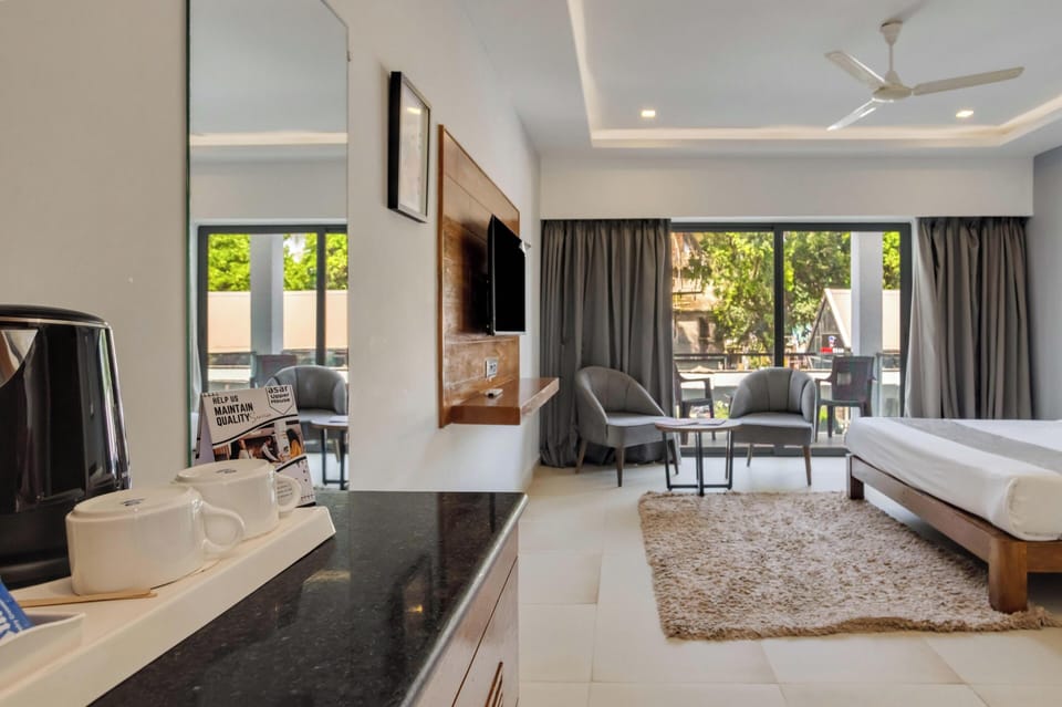 Deluxe Double Room, Pool View | In-room safe, bed sheets