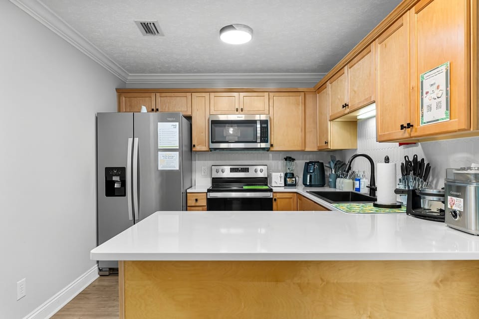 Kitchen with essentials + waffle maker, ice cream maker & air fryer!