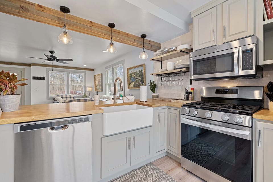 Fully equipped kitchen.