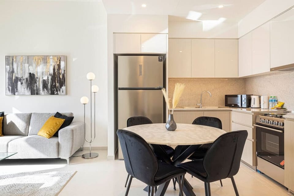 Expansive Kitchen, Stylish Dining for Four