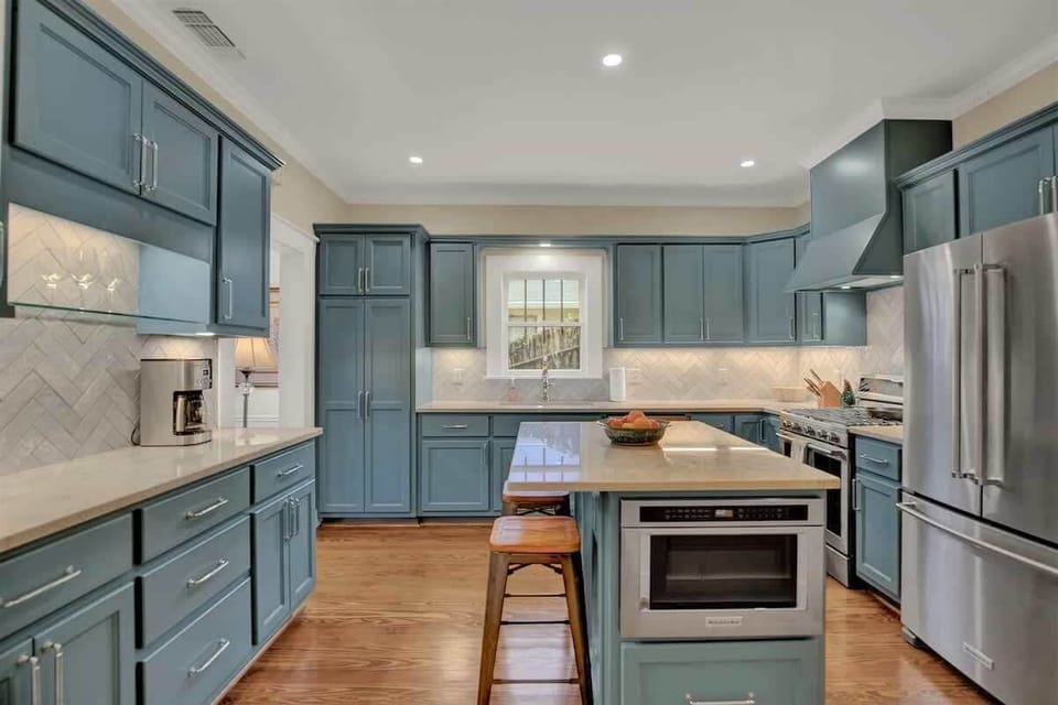 House, Multiple Beds, Patio, City View (208 W Creek Street) | Private kitchen | Coffee/tea maker, electric kettle