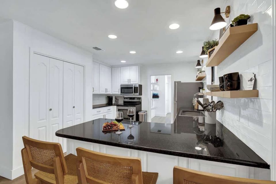House, Multiple Beds, Hot Tub, City View (603 N Bowie St) | Private kitchen | Coffee/tea maker
