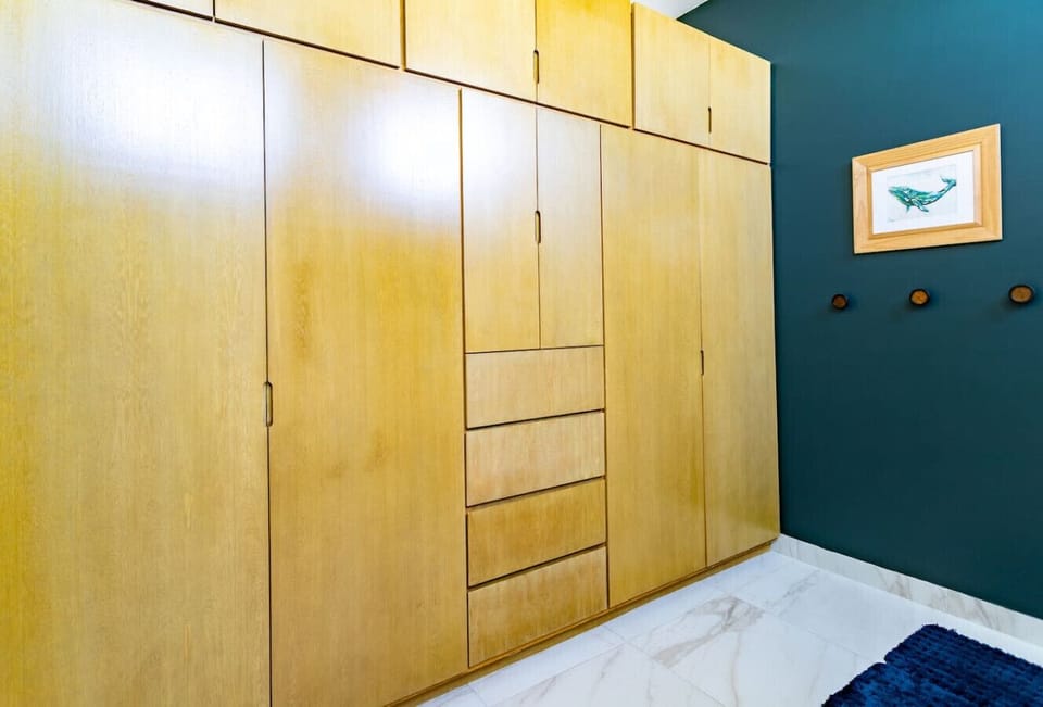 En-suite Bathroom with Plenty of closet space