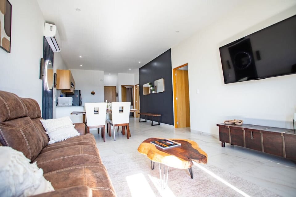 Spacous Livingroom with 55in Smart TV