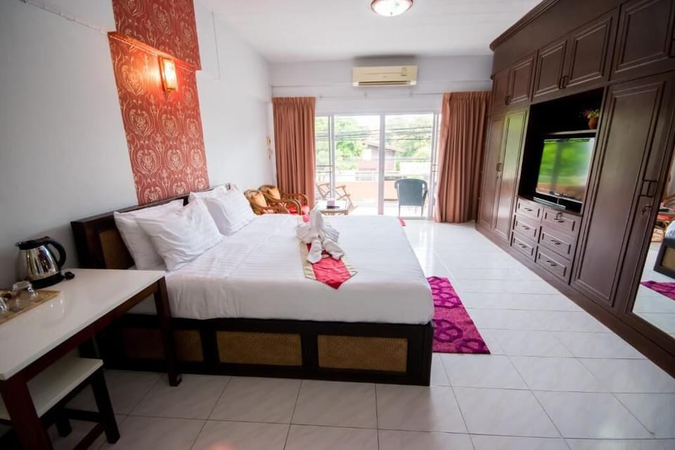 Minibar, in-room safe, rollaway beds, free WiFi