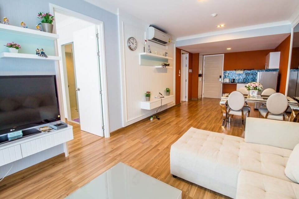 2 Bedrooms Condo | Room amenity