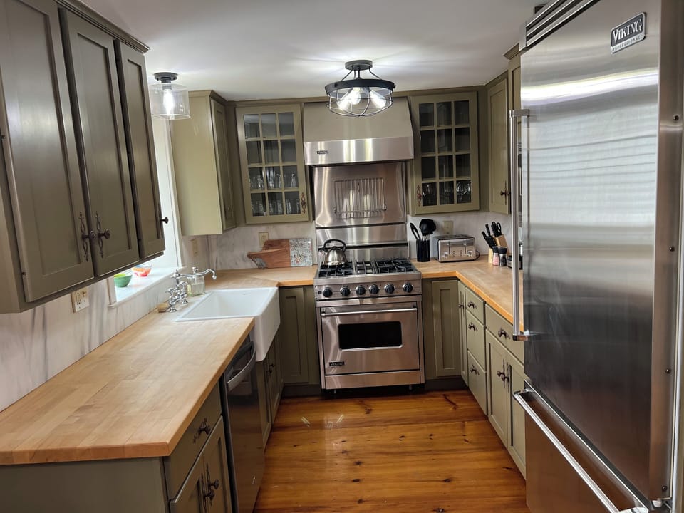 Fully furnished kitchen with professional appliances