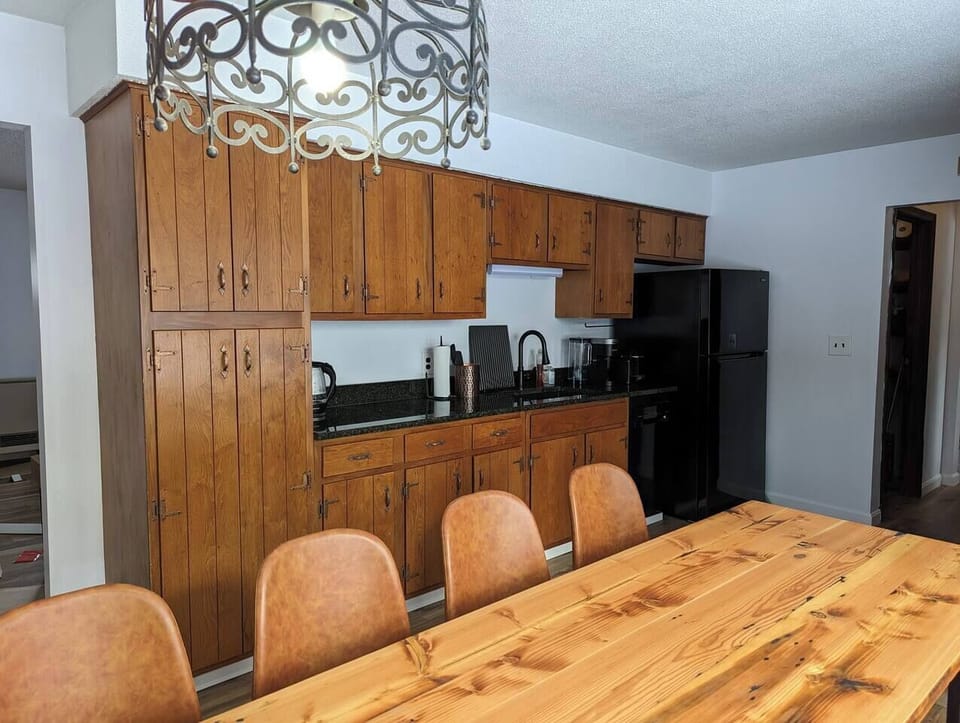 Renovated rustic kitchen, well equipped for cooking and baking, with black granite countertop and matching appliances