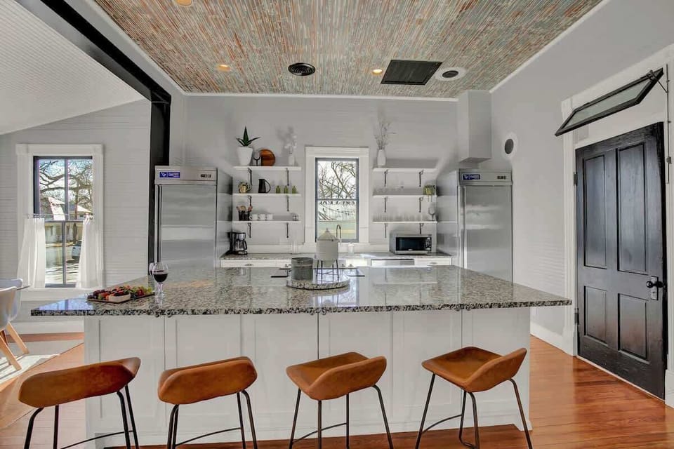 House, Multiple Beds, Hot Tub, City View (501 W San Antonio St) | Private kitchen | Coffee/tea maker, electric kettle