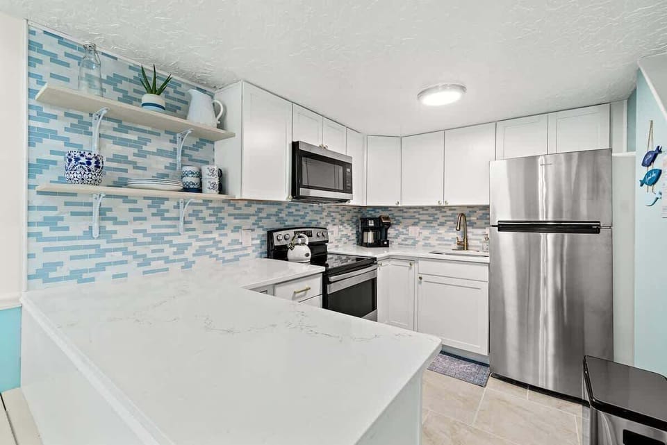 Clean, Modern Kitchen
