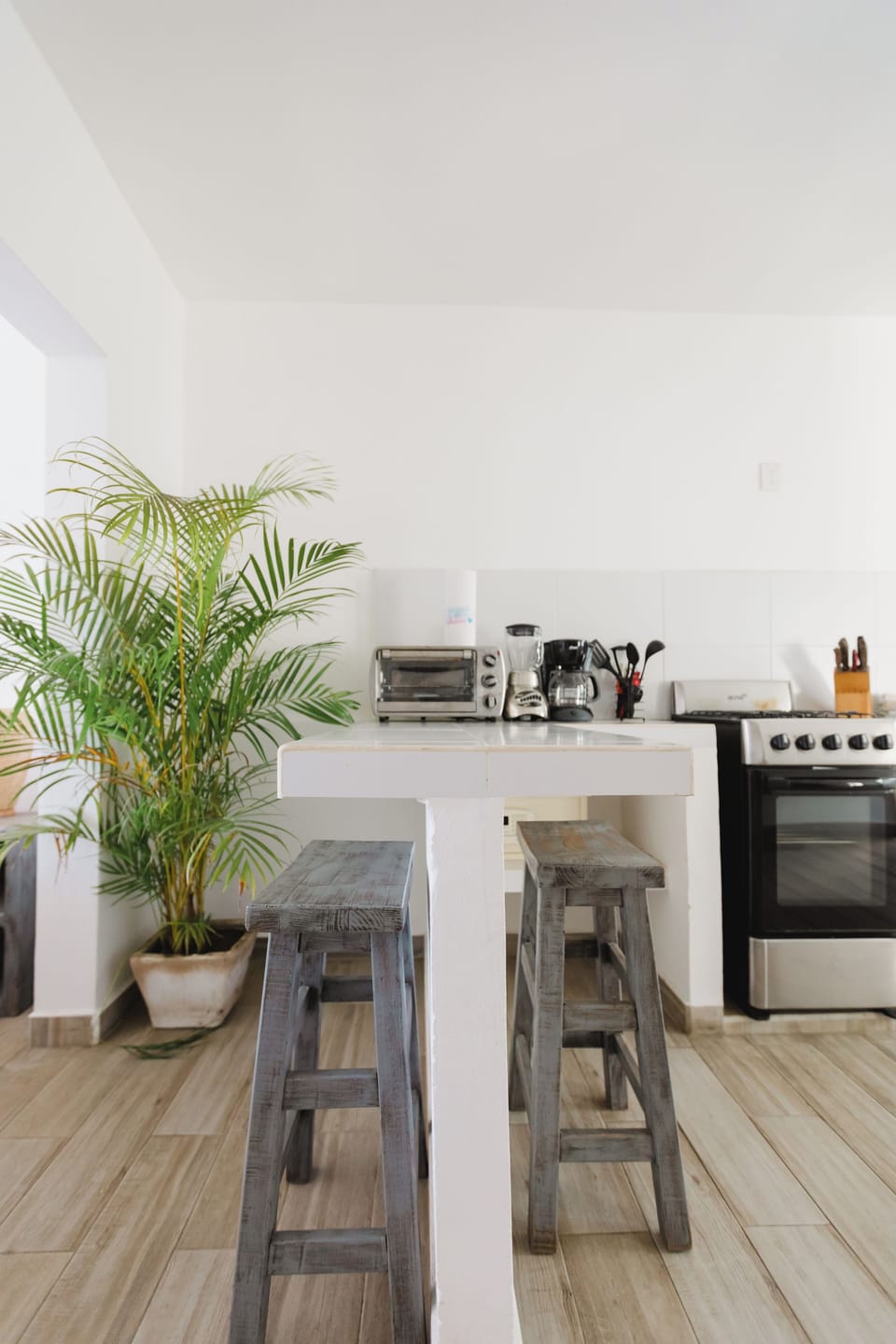 Fridge, electric kettle, blender, cookware/dishes/utensils