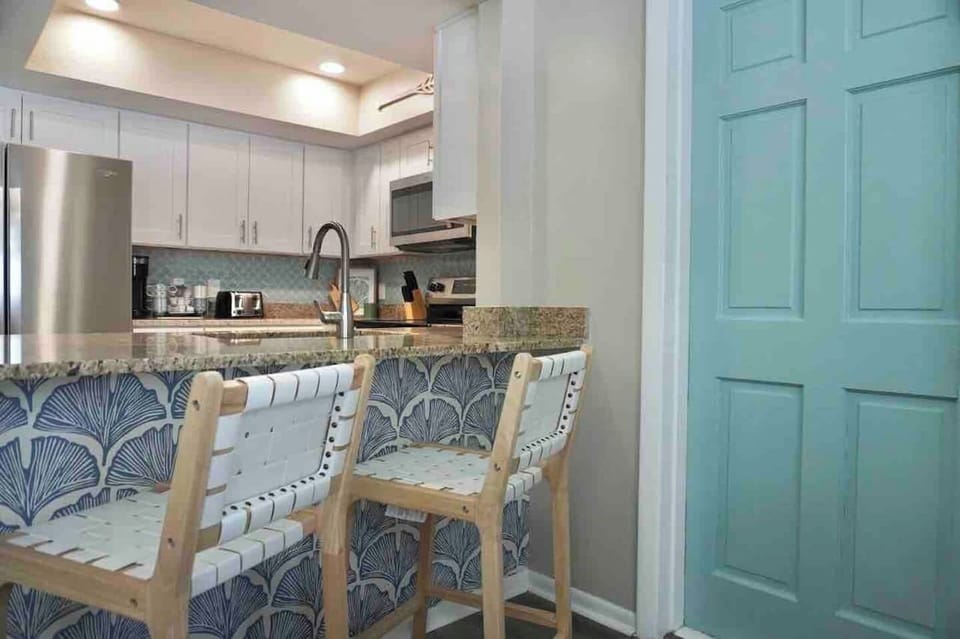Seating for 2 at the island