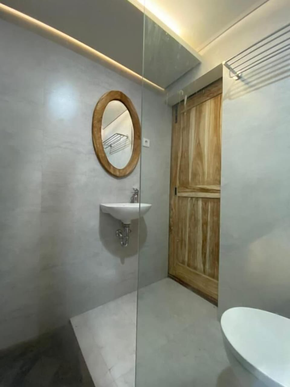 Executive Cottage | Bathroom | Hydromassage showerhead, free toiletries, bidet, towels