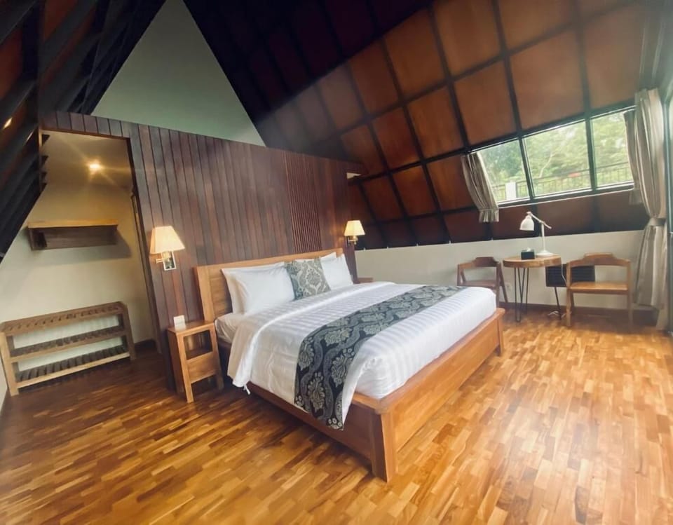Executive Cottage | 1 bedroom, desk, laptop workspace, WiFi (free)