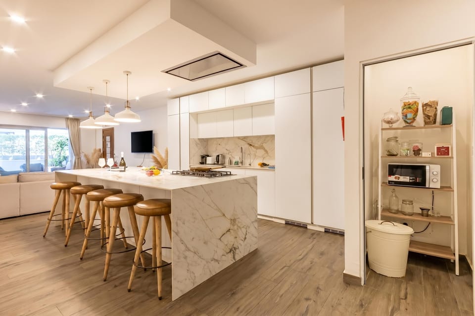 Family Apartment, 3 Bedrooms, 2 Bathrooms (Modern Beautiful Pool And Sea Apt) | Private kitchen | Espresso maker