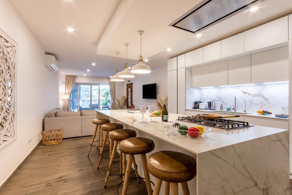 Family Apartment, 3 Bedrooms, 2 Bathrooms (Modern Beautiful Pool And Sea Apt) | Private kitchen | Espresso maker