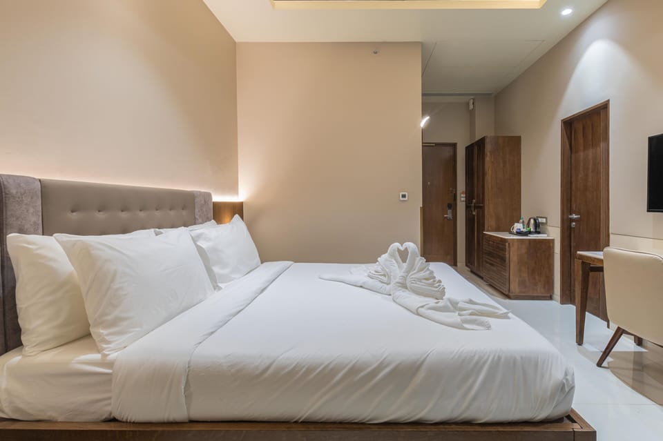 Deluxe Double Room | In-room safe, blackout drapes, iron/ironing board, free WiFi