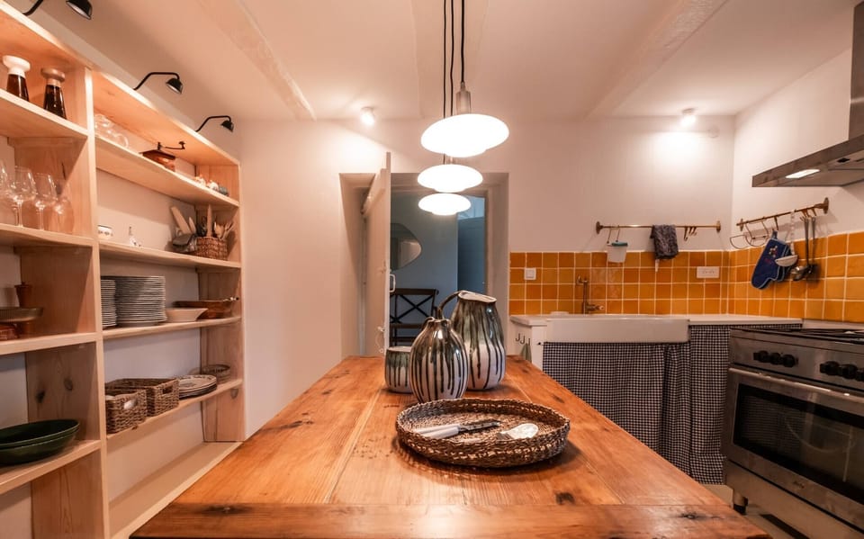 Fully-equipped kitchen - Kitchen piano: SMEG - Coffee machine: Delonghi - Electric kettle - Toaster - Dishwasher - 5-person dining table.