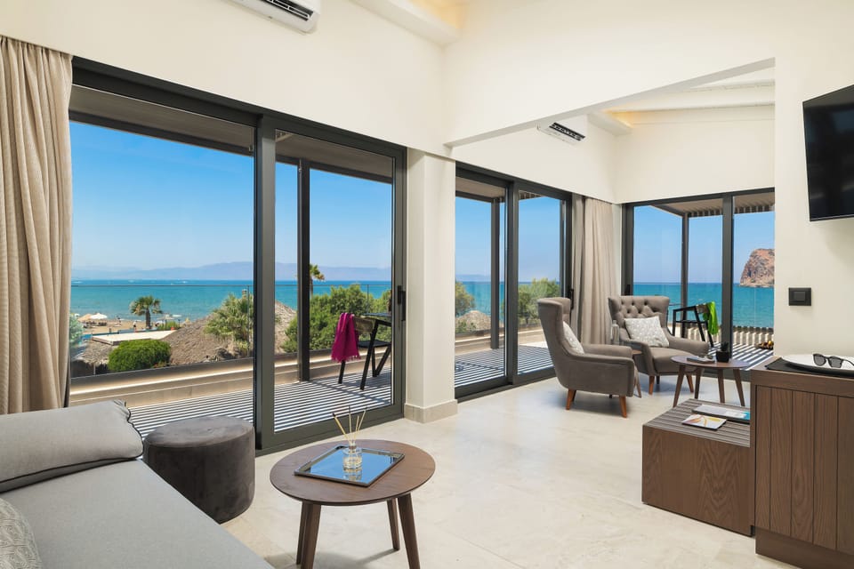 Suite with Sea View, Private Pool and Hammam | In-room safe, desk, laptop workspace, soundproofing