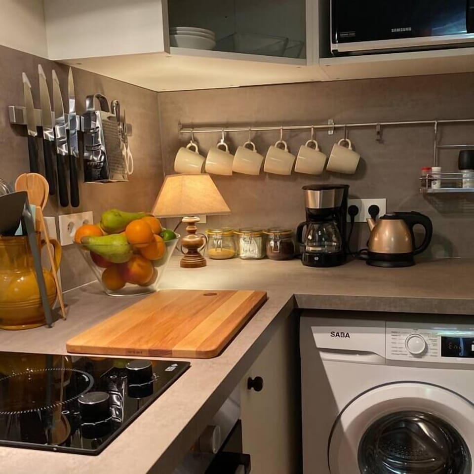 Fully Equipted kitchen Coffee, tea, oil, vinegar, salt and papper provided