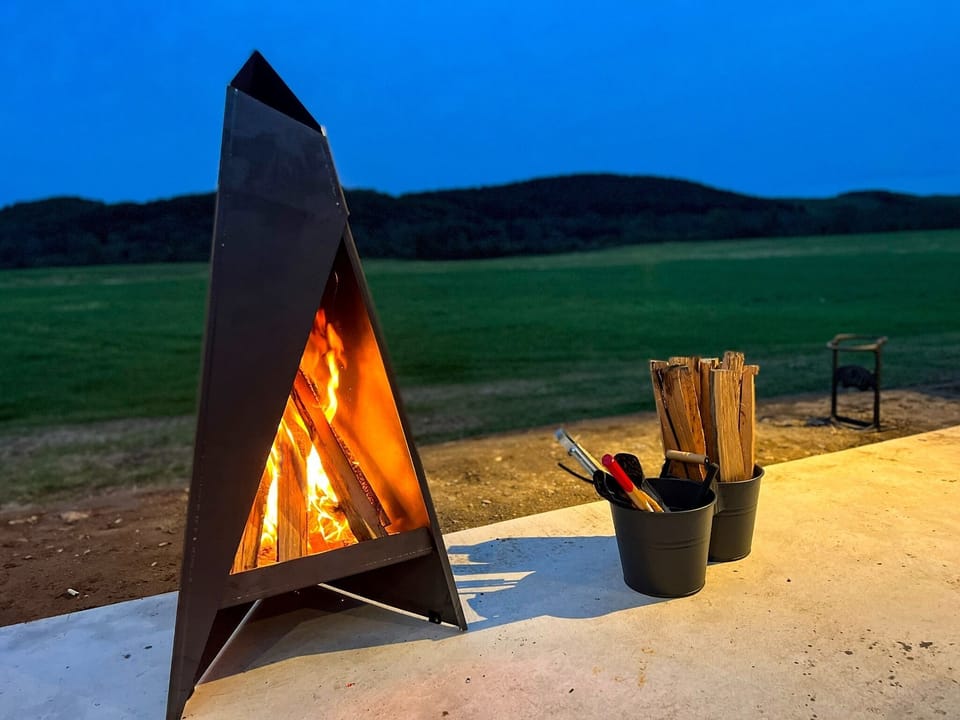 ・[Activity] Set up a bonfire. Enjoy "chill" while surrounding the bonfire!