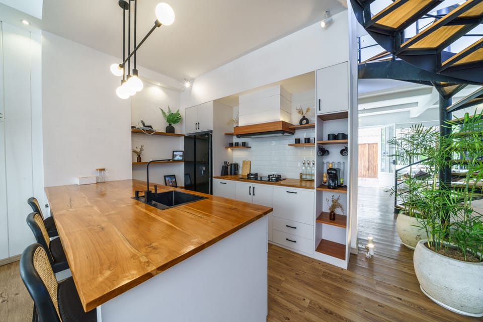 Luxury Villa | Private kitchen | Fridge, stovetop, cookware/dishes/utensils