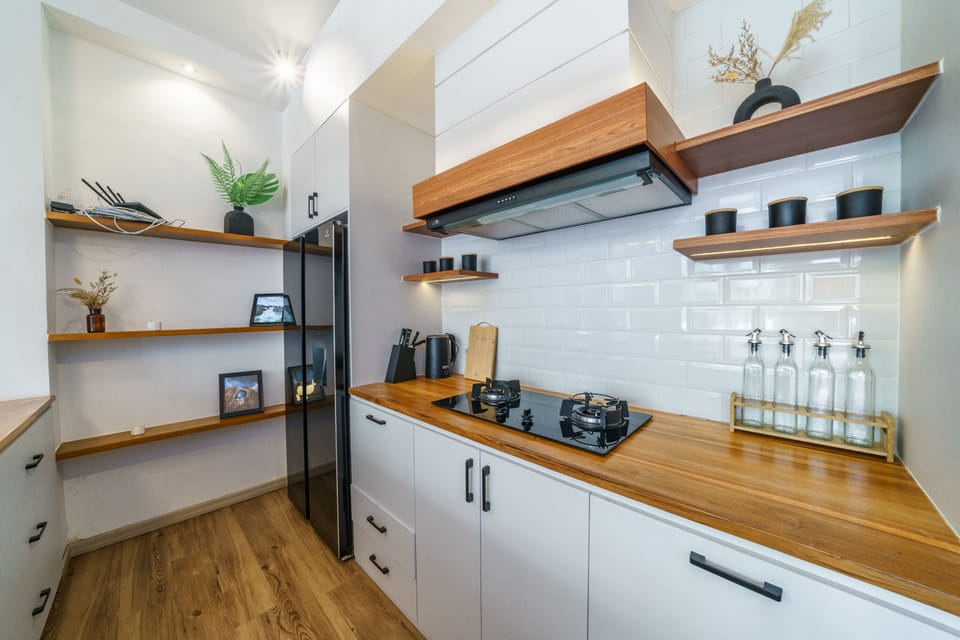 Luxury Villa | Private kitchen | Fridge, stovetop, cookware/dishes/utensils