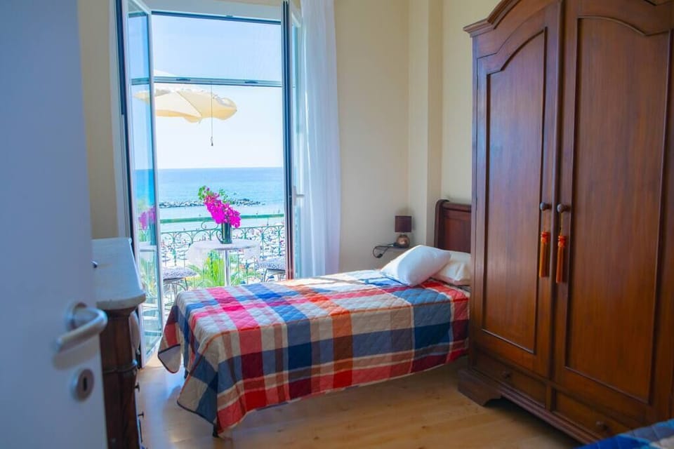 Bedroom 2 (2)