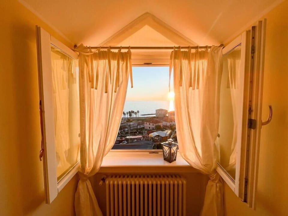 Window with panoramic view