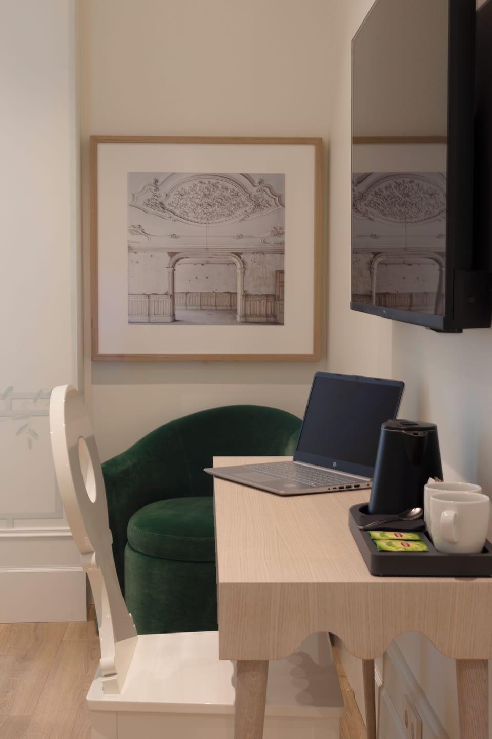 Premium Room | Minibar, in-room safe, individually decorated, individually furnished