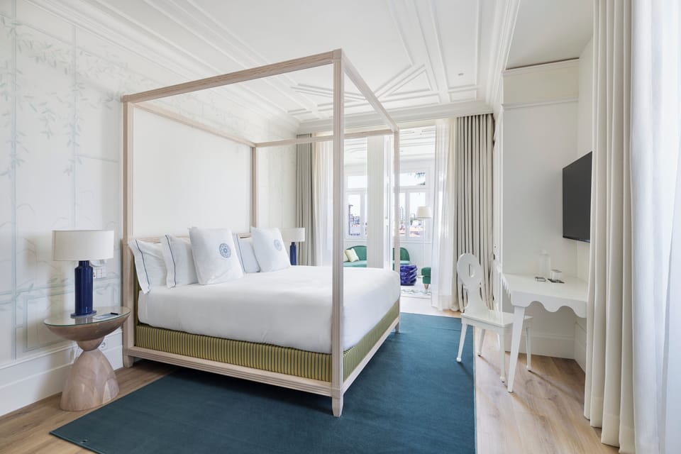 Premium Room | Minibar, in-room safe, individually decorated, individually furnished