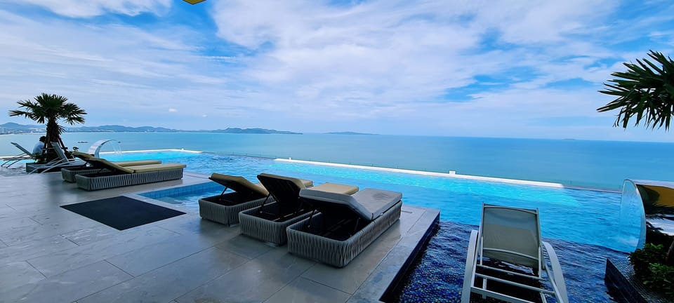 Rooftop pool 
Sky pool