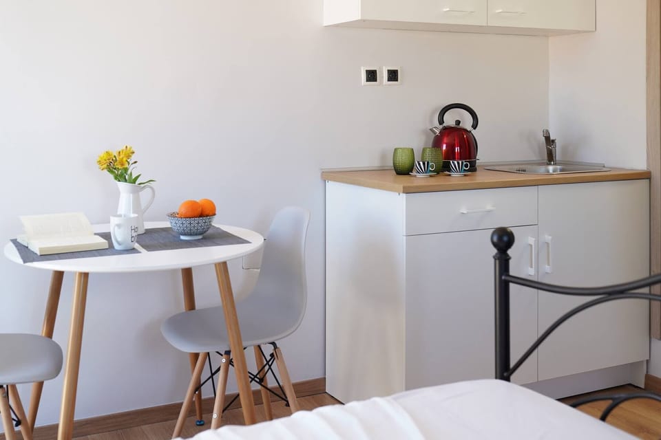 Apartment, 1 Bedroom, Balcony, Ocean View | Dining