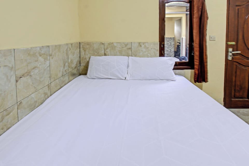 Deluxe Double Room | Desk, laptop workspace, WiFi (free), bed sheets