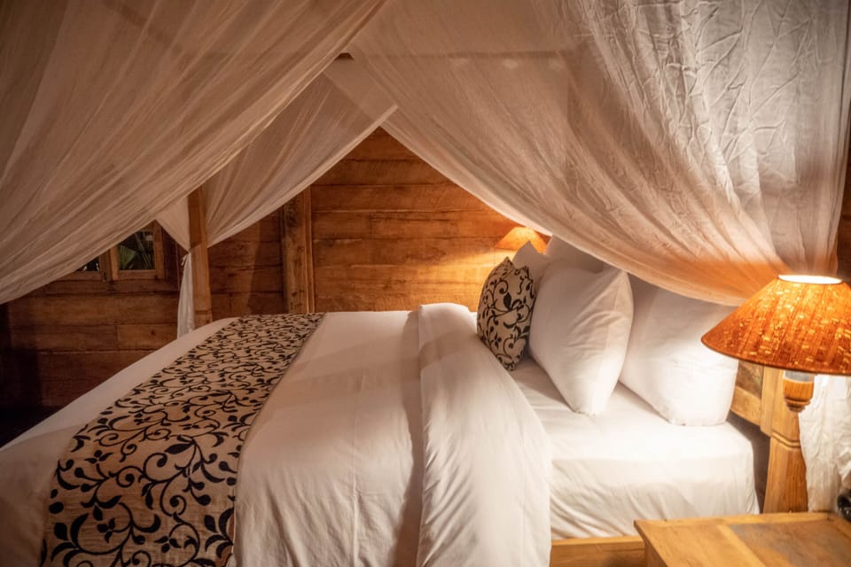 Traditional Cottage, 1 King Bed, Bathtub | 1 bedroom, minibar, in-room safe, desk