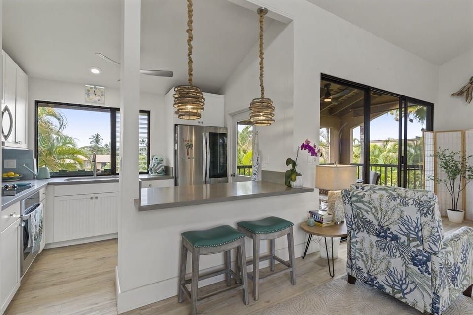 Condo, 1 Bedroom | Private kitchen | Fridge, oven, coffee/tea maker, toaster