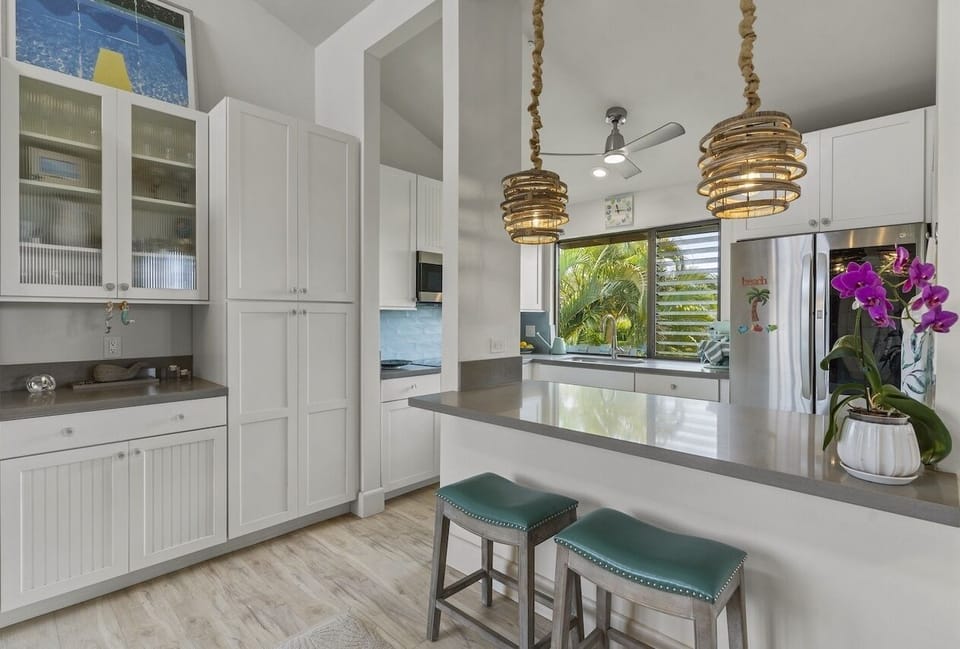 Condo, 1 Bedroom | Private kitchen | Fridge, oven, coffee/tea maker, toaster
